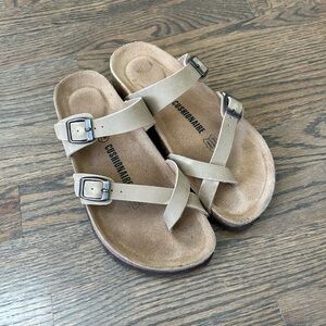 Cushionaire Beige Sandals with Buckle Straps